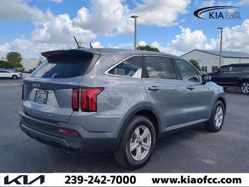 2022 Kia Sorento LX