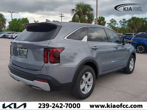 2025 Kia Sorento LX