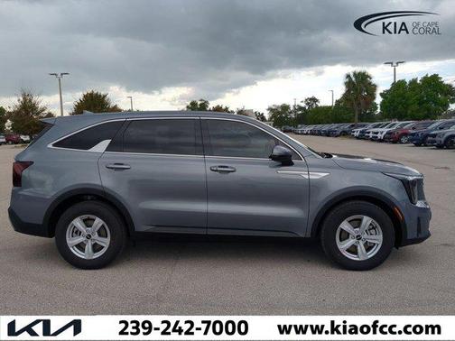 2025 Kia Sorento LX