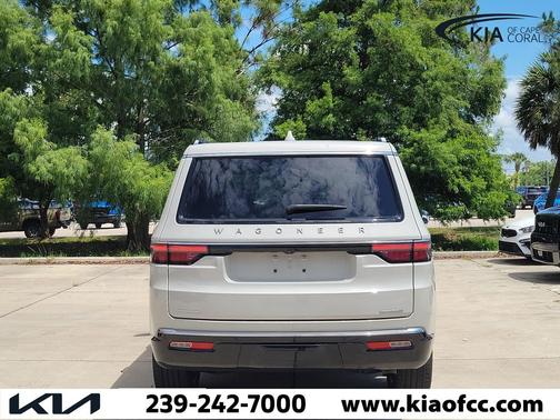 Luxury White Pearlcoat 2022 Jeep Wagoneer Series III 4x4