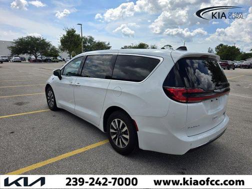 2023 Chrysler Pacifica Hybrid Touring L