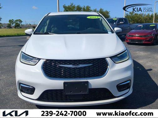 2023 Chrysler Pacifica Hybrid Touring L