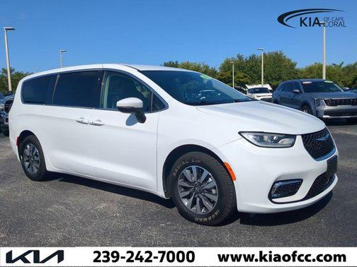 2023 Chrysler Pacifica Hybrid Touring L