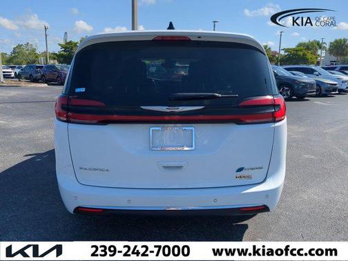 2023 Chrysler Pacifica Hybrid Touring L