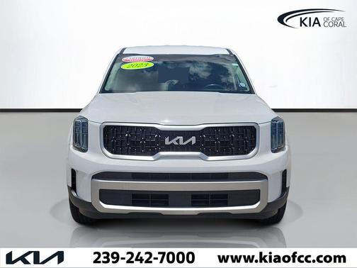 Glacial White Pearl 2023 Kia Telluride LX