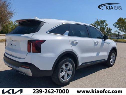 2025 Kia Sorento LX