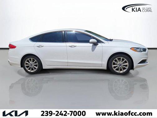 OXFORD WHITE 2017 Ford Fusion SE