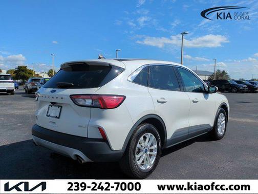 2020 Ford Escape SE