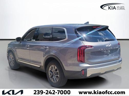 Everlasting Silver 2024 Kia Telluride LX