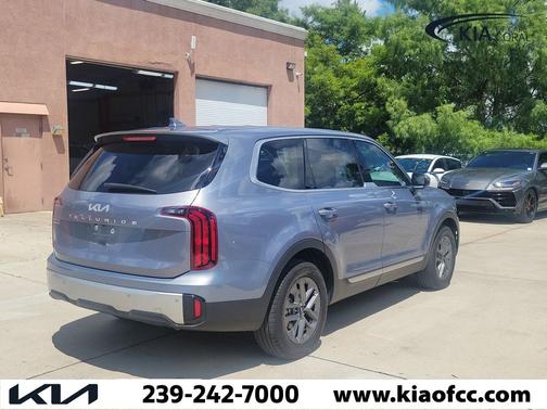 Everlasting Silver 2024 Kia Telluride LX