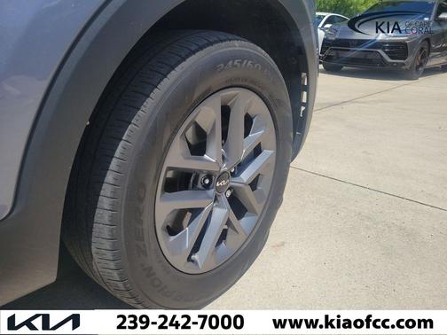 Everlasting Silver 2024 Kia Telluride LX