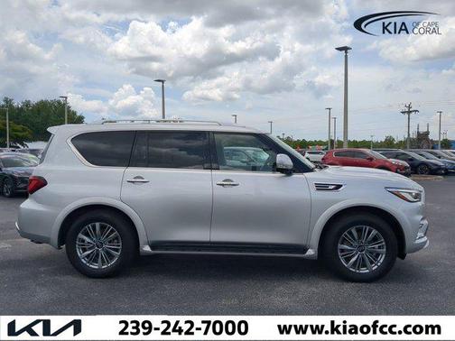 2023 INFINITI QX80 Luxe