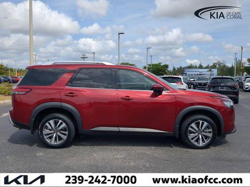 2023 Nissan Pathfinder SL 4WD