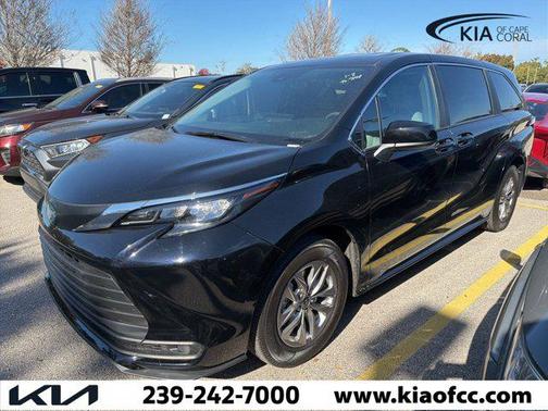 2025 Toyota Sienna LE