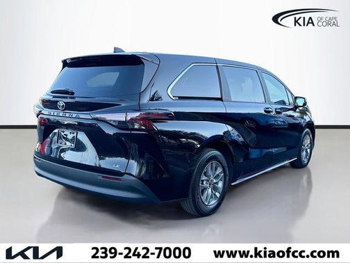 2025 Toyota Sienna LE