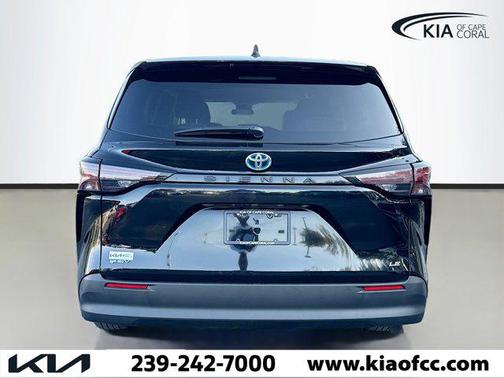 2025 Toyota Sienna LE