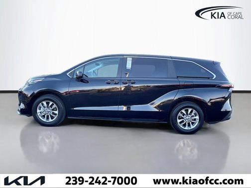 2025 Toyota Sienna LE