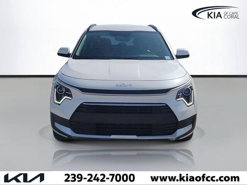Snow White Pearl 2026 Kia Niro LX