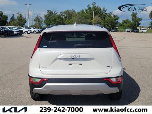 Snow White Pearl 2026 Kia Niro LX