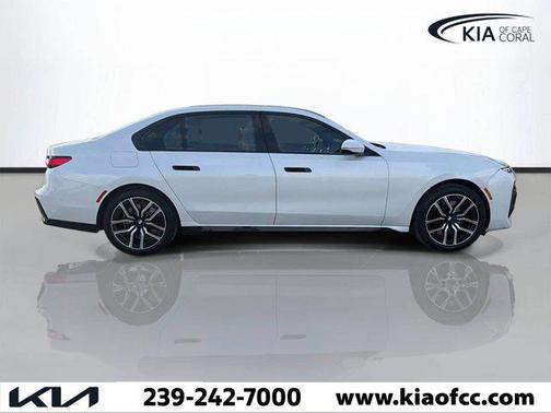 Mineral White Metallic 2025 BMW 740 740i