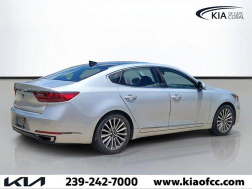 Silky Silver 2017 Kia Cadenza Technology