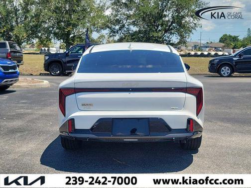 Snow White Pearl 2025 Kia K4 GT-Line Turbo