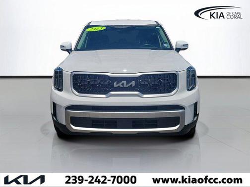 Glacial White Pearl 2023 Kia Telluride LX