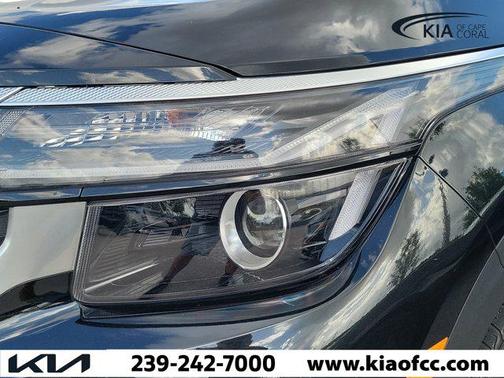 Fusion Black 2024 Kia Seltos S