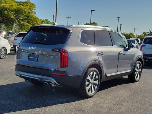 Everlasting Silver 2022 Kia Telluride EX