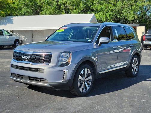 Everlasting Silver 2022 Kia Telluride EX