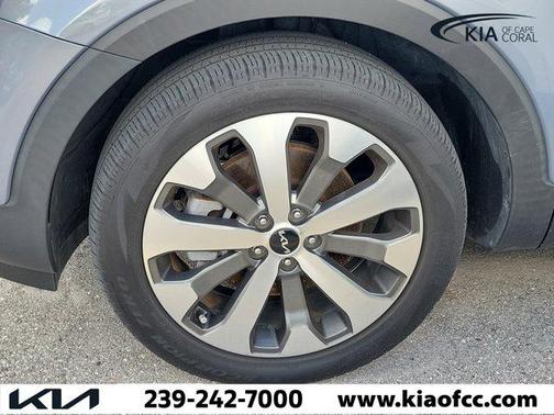 Everlasting Silver 2022 Kia Telluride EX