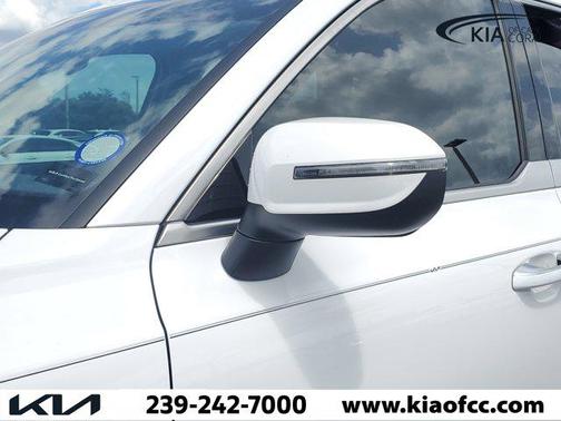 Glacial White Pearl 2023 Kia Telluride S