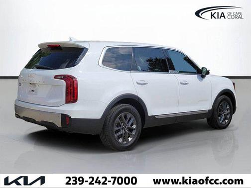 Glacial White Pearl 2023 Kia Telluride LX