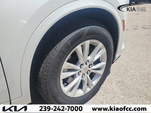 Crystal White Tricoat 2023 Cadillac XT6 Luxury FWD