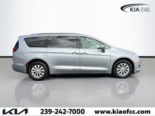 2020 Chrysler Pacifica Touring L