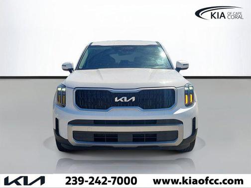 Glacial White Pearl 2024 Kia Telluride LX