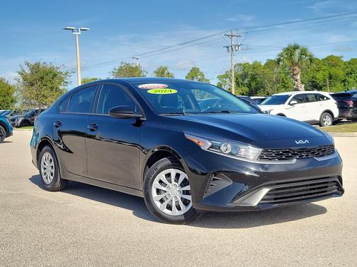 Aurora Black 2024 Kia Forte LX