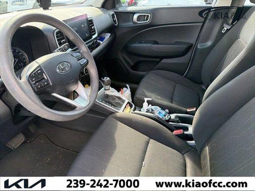2022 Hyundai VENUE SE
