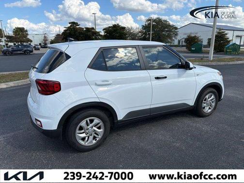 2022 Hyundai VENUE SE