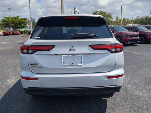 2022 Mitsubishi Outlander ES 2.5 2WD