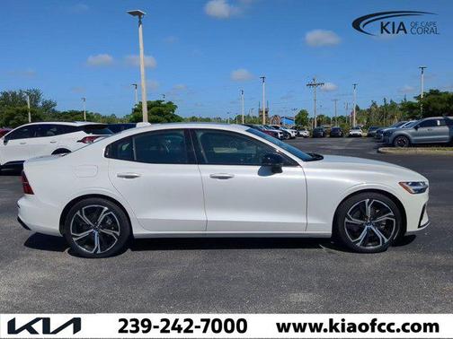 2024 Volvo S60 B5 Core Dark Theme