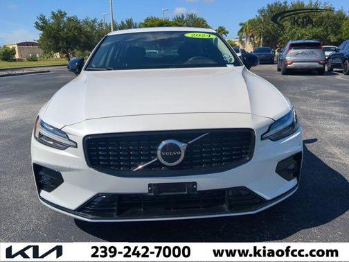 2024 Volvo S60 B5 Core Dark Theme