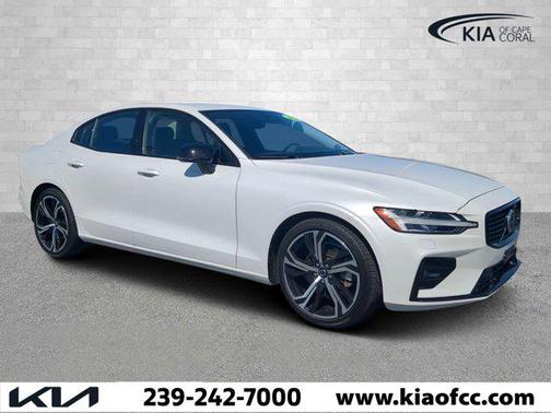 2024 Volvo S60 B5 Core Dark Theme