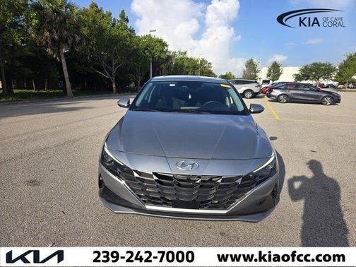 2022 Hyundai ELANTRA SEL