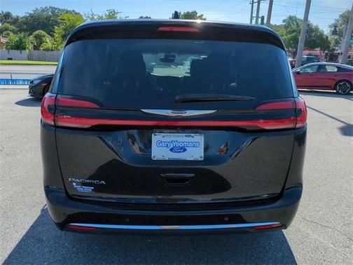2023 Chrysler Pacifica Touring-L