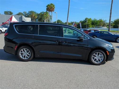 2023 Chrysler Pacifica Touring-L