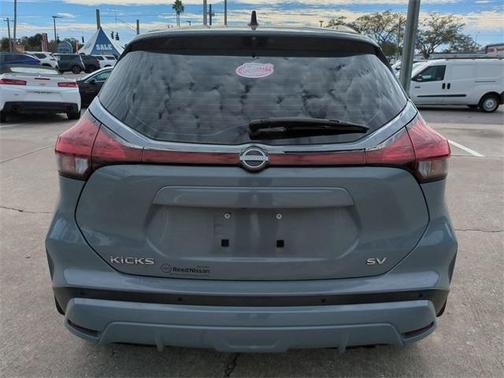 2022 Nissan Kicks SV