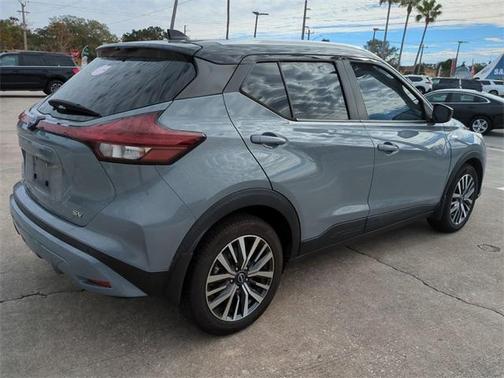 2022 Nissan Kicks SV