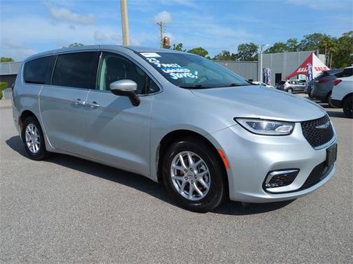 2023 Chrysler Pacifica Touring-L
