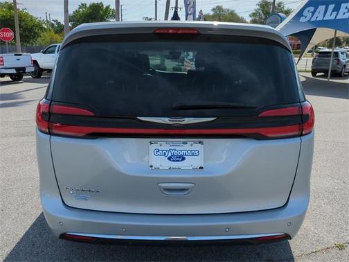 2023 Chrysler Pacifica Touring-L